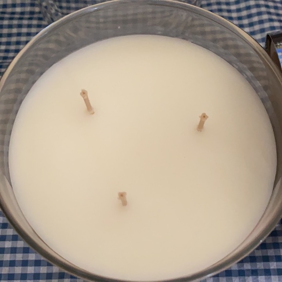 Bath and Body Works Cookies & Cream Milkshake candle - Picture 2 of 3